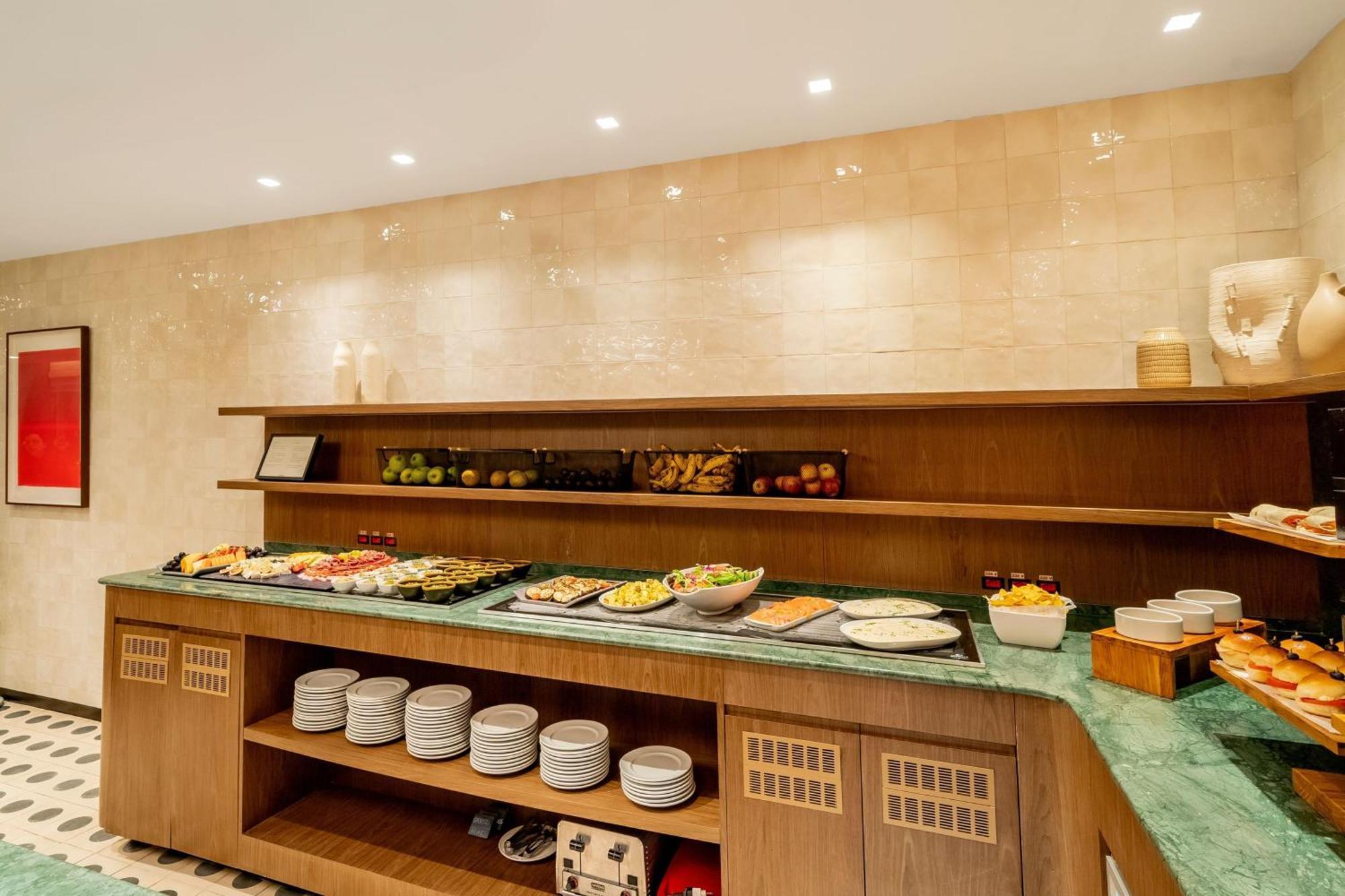 Sheraton Grand Rio Hotel & Resort Rio de Janeiro Bagian luar foto A buffet at a hotel